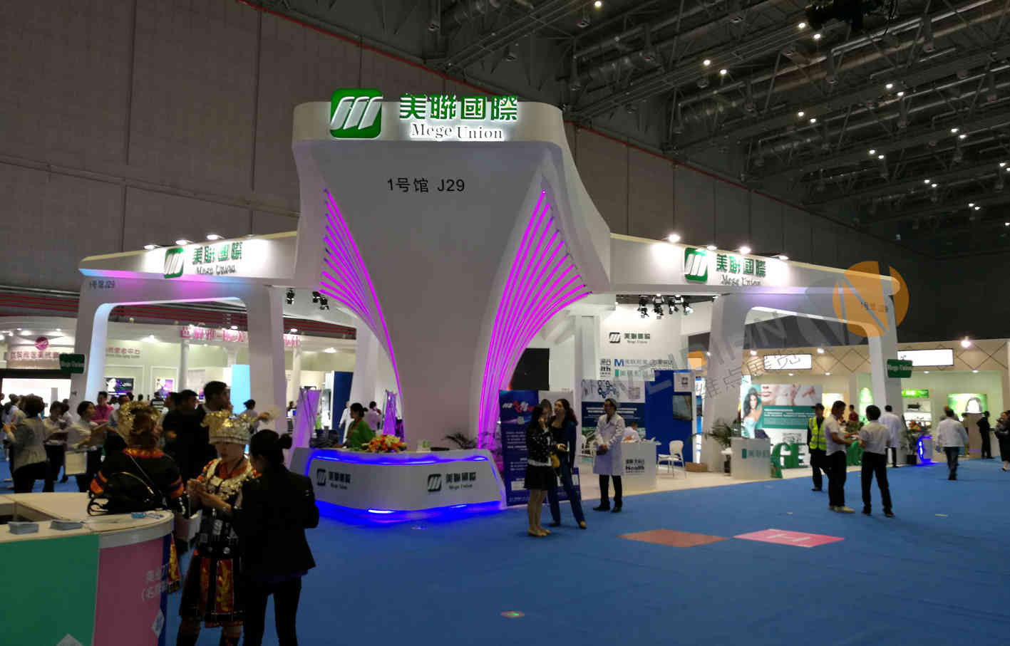 深圳展會設(shè)計公司廣州美博會-美聯(lián)(國際)集團展臺設(shè)計搭建